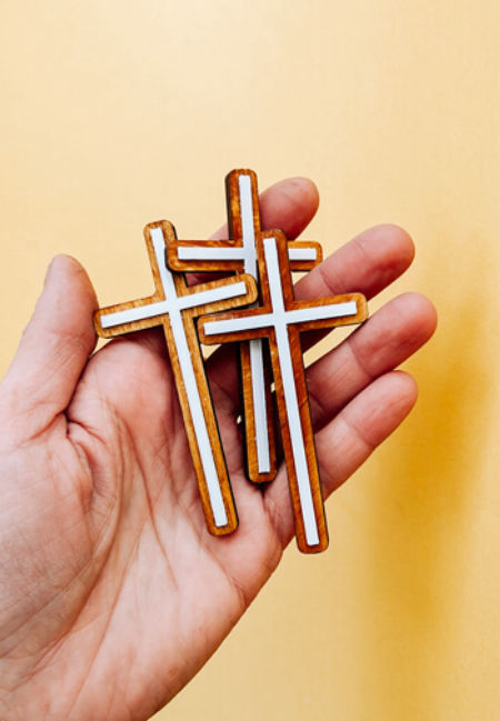 Drewniany krzyż warstwowy