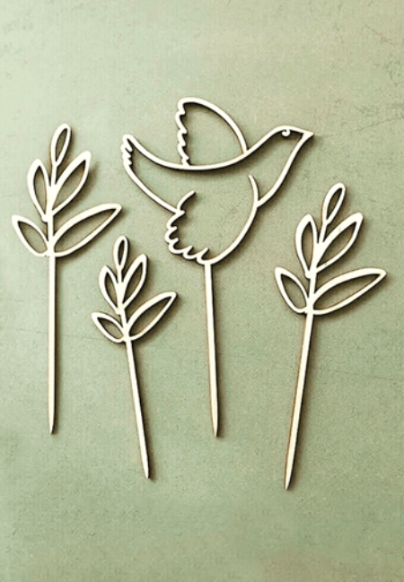 Drewniana gołębica z gałązkami