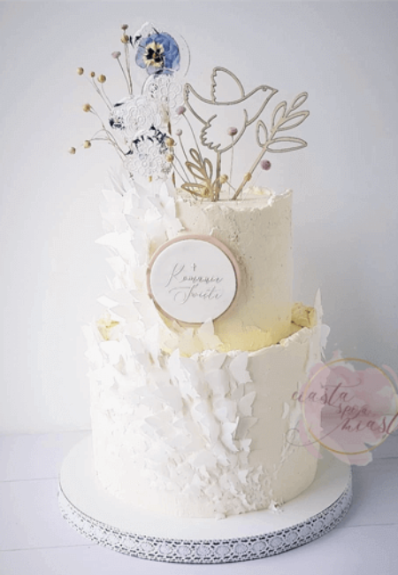 Drewniana gołębica z gałązkami