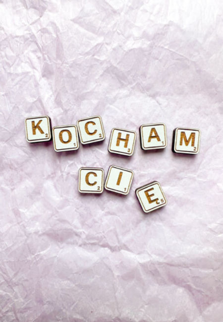 Drewniane kostki z wyznaniem