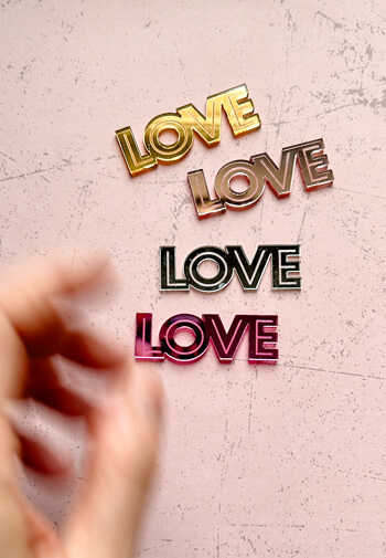 Mini napis grawerowany - LOVE/XOXO zdjęcie 1